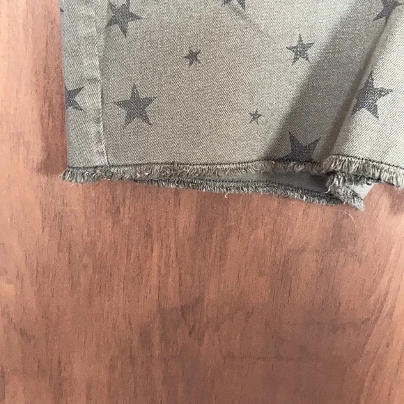 Relist6/26❌Maurices high rise raw hem w star print jean short 18W - Picture 8 of 10